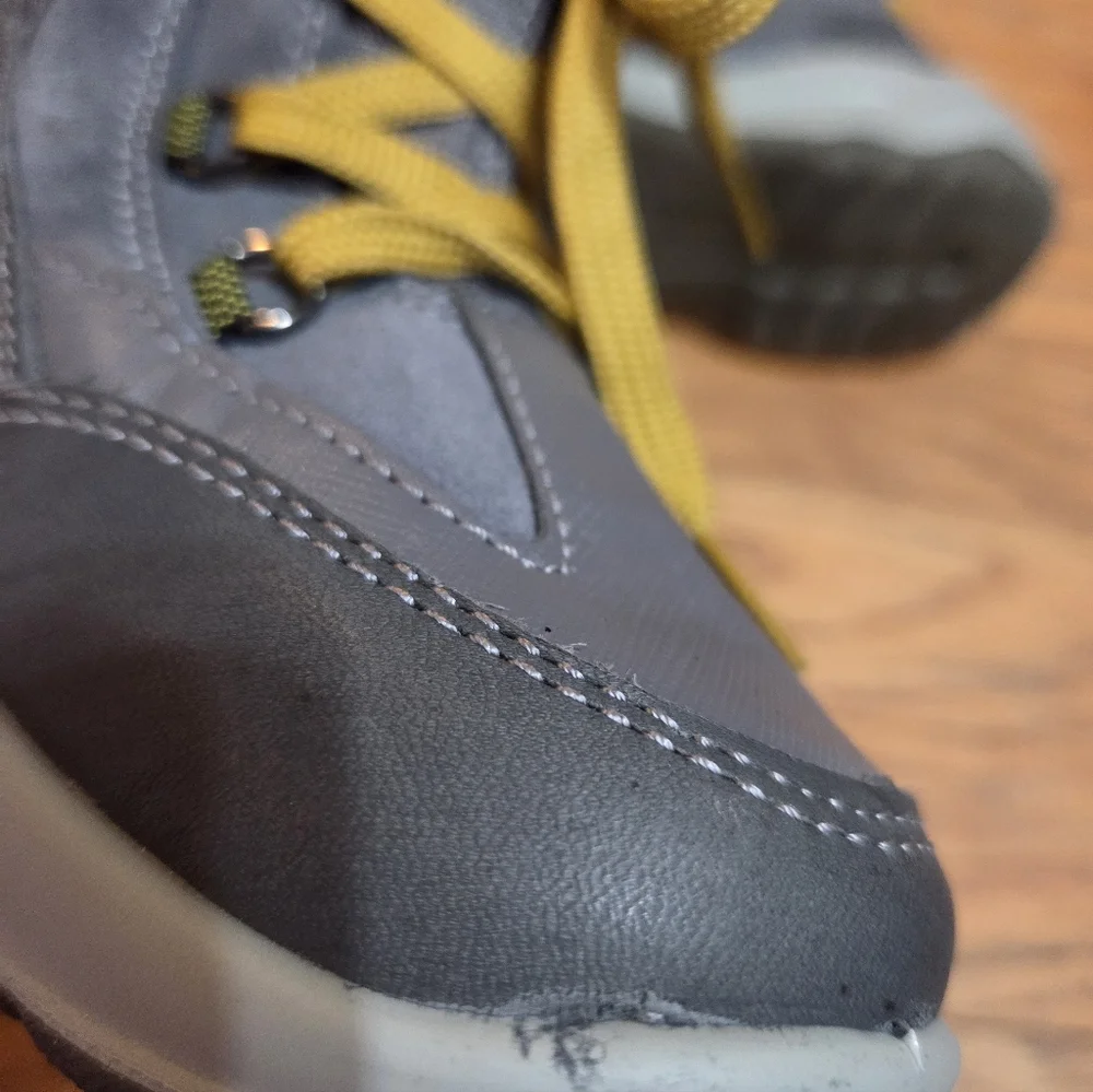 NWOT Santana Canada Torino waterproof grey boots Size 8/38
